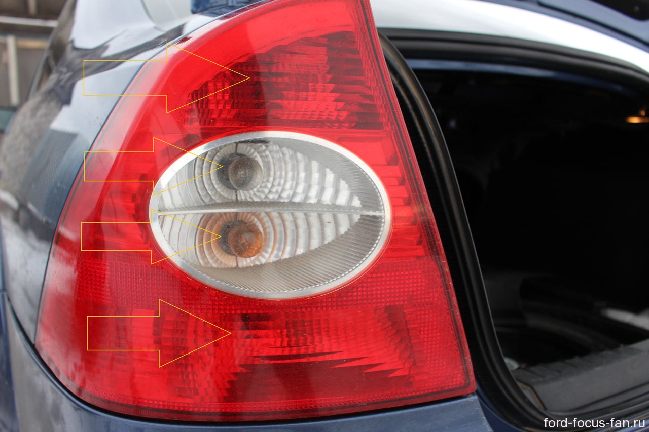 Снятие и замена лампы указателя поворота на Ford Focus 2