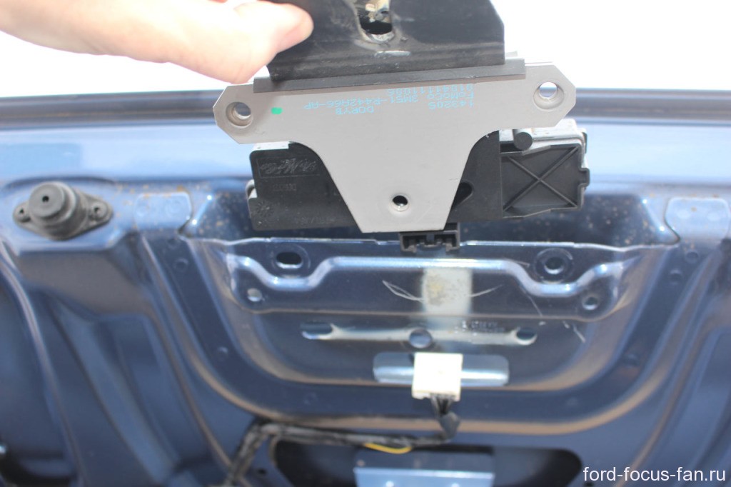 замена замка багажника форд фокус 1